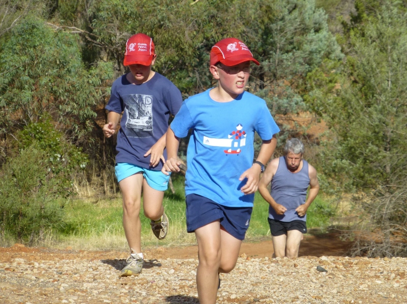 Quick, this way ... she won't notive that we got in front